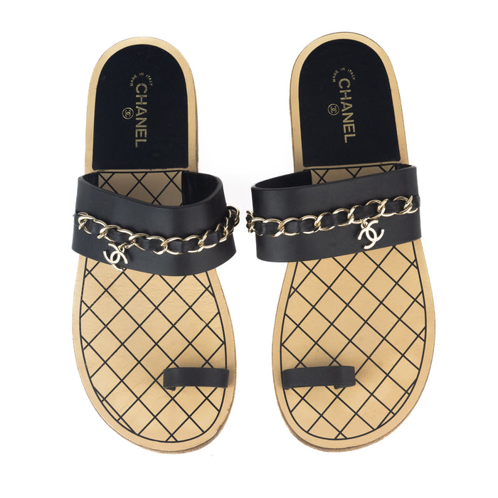 Chanel Flat Toe Ring Thong Sandals with Chain Embellishment in Black