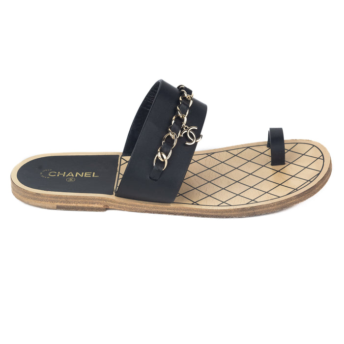 Chanel Flat Toe Ring Thong Sandals with Chain Embellishment in Black