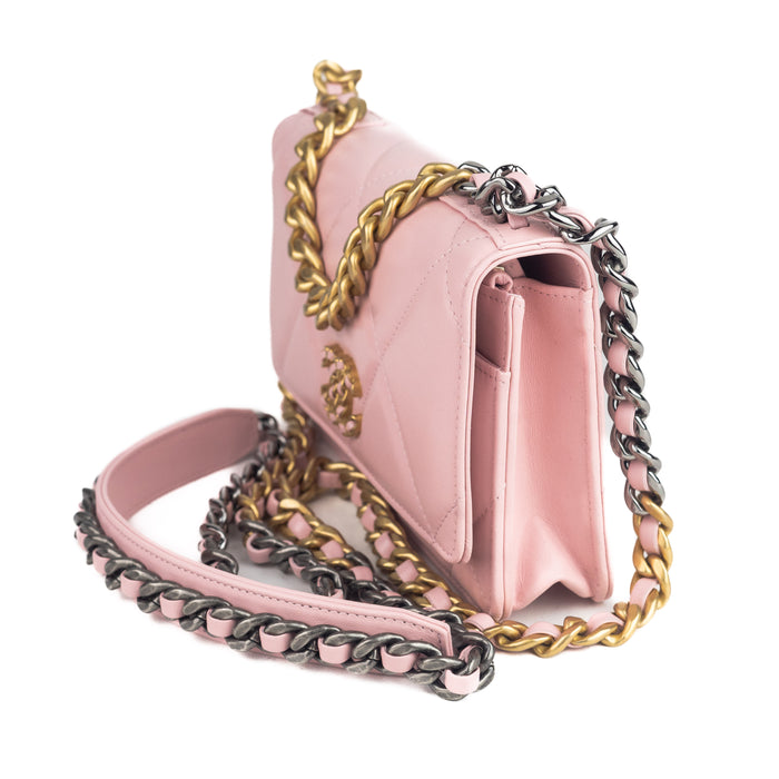 Chanel 19 Wallet on Chain in Pink